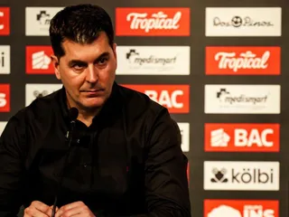 Ismael rescalvo es criticado fuertemente por la afición.