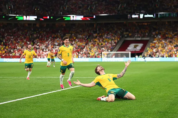 Connor Metcalfe sentenció el partio en favor de los Socceroos (Getty Images).