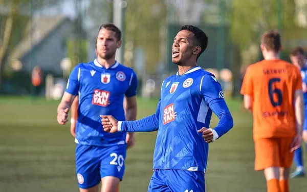 Ariagner Smith anotando con el Panevezys (Panevezys)