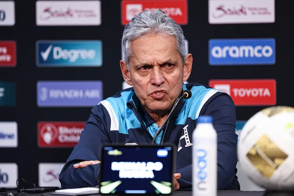 GLENDALE, ARIZONA - JUNE 27: Head Coach of Honduras Reinaldo Rueda speaks during a press conference ahead the Gold Cup 2025 Quarter-final against Panama at State Farm Stadium on June 27, 2025 in Glendale, Arizona.  (Photo by Omar Vega/Getty Images)