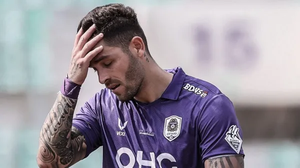 Jonathan Moya sigue sin club.