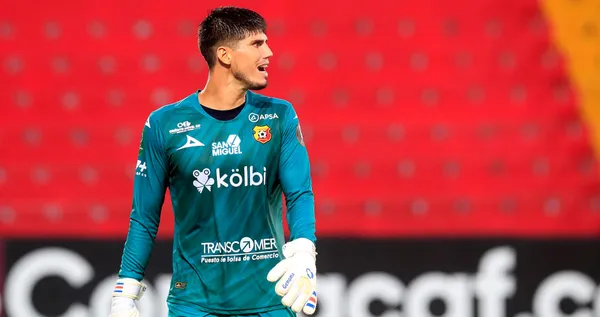 Aarón Cruz volvió a atajar luego de 10 meses.