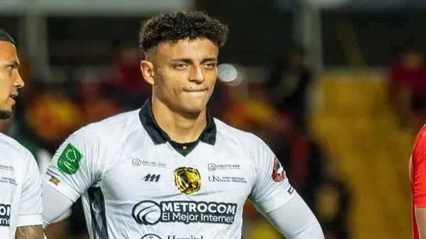 Liberia rechazó tres ofertas de Alajuelense por Yeison Molina. (