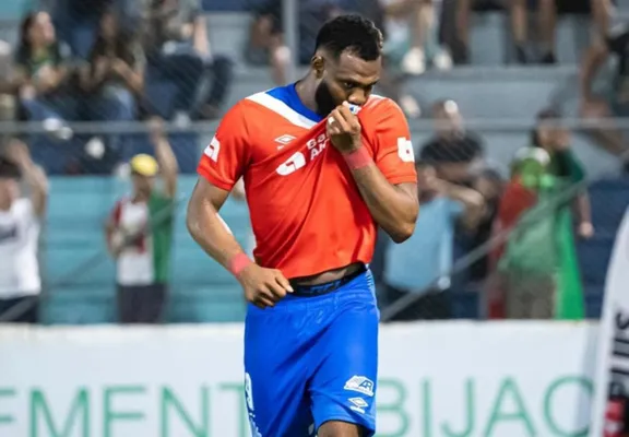 Jorge Benguché da que hablar en el mercado (Olimpia).