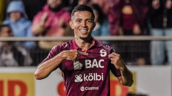 Brenes dejó Saprissa para jugar en Indonesia. (Saprissa)