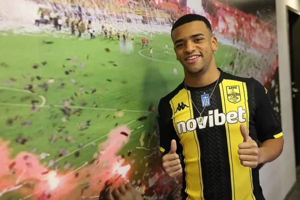 Oficial: Jewison Benette al Aris de Grecia