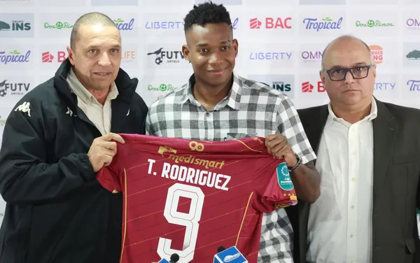 Tomás Rodríguez es el nuevo 9 de Saprissa. (
