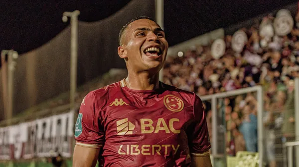 Jorkaeff Azofeifa renovó por dos años con Saprissa.