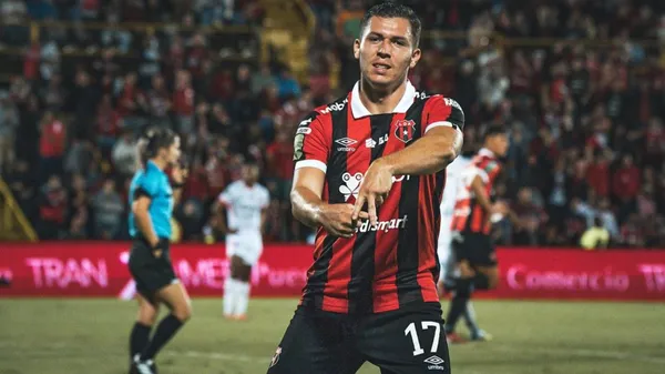 Carlos Mora pidió seguir usando la dorsal que tenía en Alajuelense.