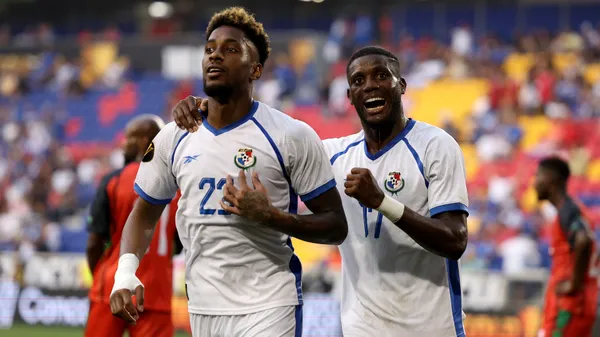 Michael Murillo (izq) junto a José Fajardo (der) en la Selección de Panamá (