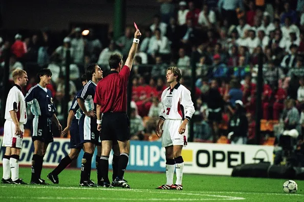 David Beckham fue uno de los grandes villanos de aquella noche (Getty Images)
