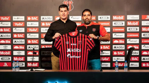 Ismael Rescalvo tiene una cláusula de salida en Alajuelense.