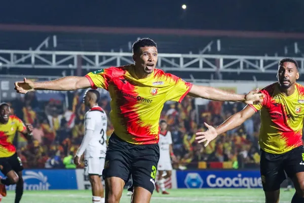 El hondureño es uno los bastiones de la defensa florense (CS Herediano).