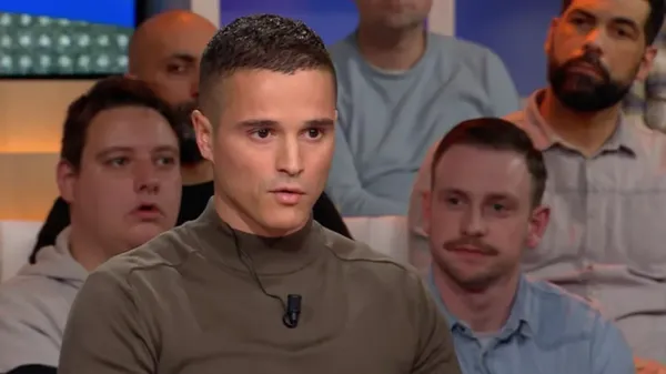 Afellay salió en defensa de Manfred Ugalde. (
