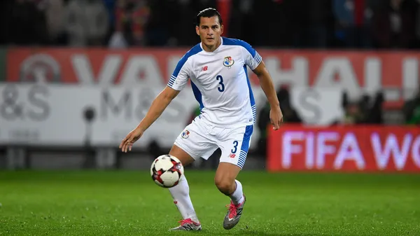 Jan Vargas en acción durante el fogueo que Panamá empató 1-1 con Gales en el Cardiff City Stadium. (