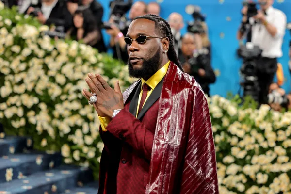 NEW YORK, NEW YORK - MAY 05: Burna Boy attends the 2025 Met Gala Celebrating "Superfine: Tailoring Black Style" at Metropolitan Museum of Art on May 05, 2025 in New York City.  (Photo by Savion Washington/Getty Images)