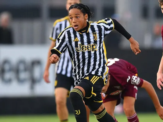 Luis Gabriel Suazo con la U-16 de la Juventus. (