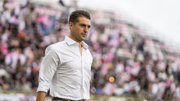 Carlos Vela reconoció que no puede pagar lo que pide Diego Alonso.