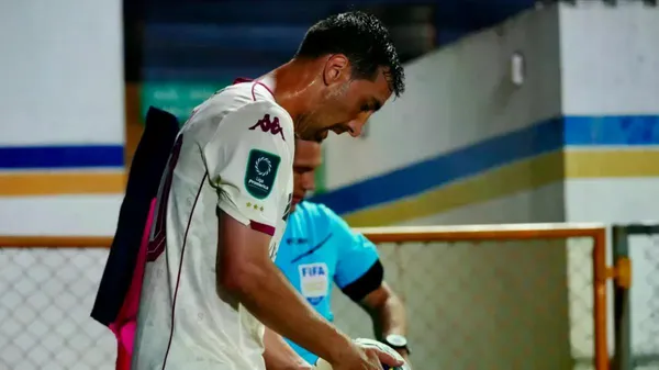 Mariano Torres es el futbolista que más gana en Saprissa. (