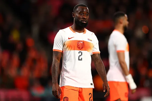  Lutsharel Geertruida, defensor del Sunderland, entró a la convocatoria en lugar de Timber (Getty Images).