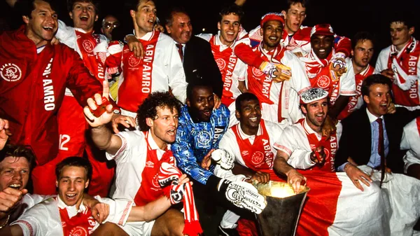 Stanley Menzo hizo historia en Ajax bajo las órdenes de Johan Cruyff. (