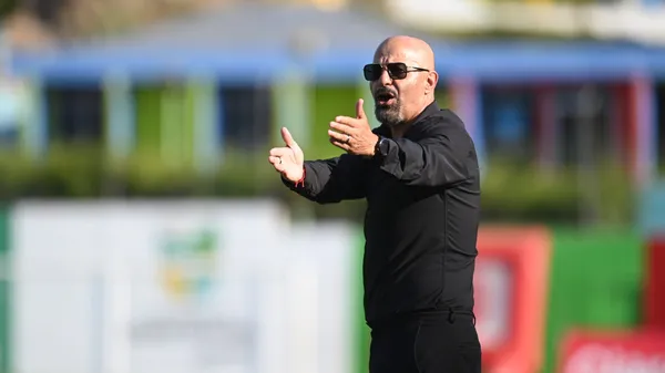 Marco Antonio Figueroa suma doce triunfos, tres empates y once derrotas al frente de Comunicaciones en veintiséis partidos. (
