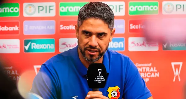 Pablo Salazar dirigió apenas cuatro partidos a Herediano pero Jafet Soto le echa la culpa. (Herediano)