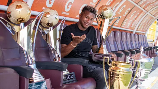 Fidel Escobar renovó con Saprissa en diciembre (Saprissa)