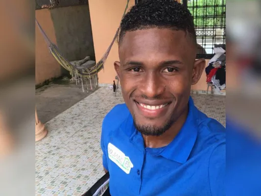 Además de jugar al fútbol, Bernárdez se dedicaba a la venta de viviendas.