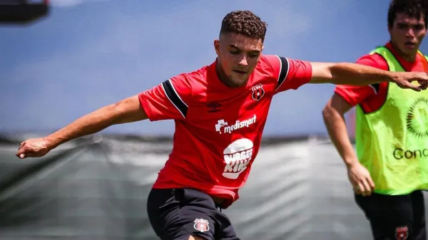 Guillermo Villalobos podría seguir su carrera en Argentina. (