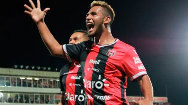 Alex López celebra un gol - HCH