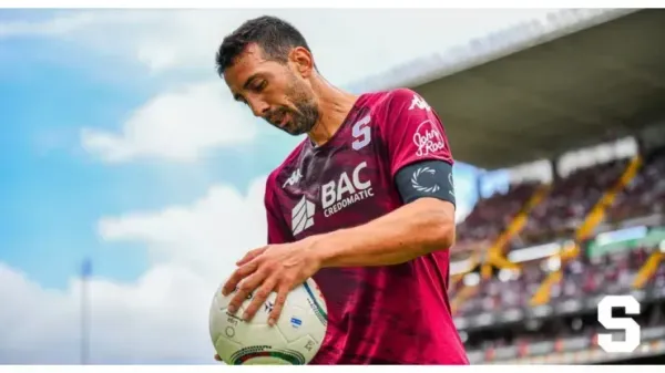 Mariano Torres fue expulsado en el debut. (Saprissa)