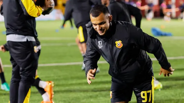 Randall Leal debutó con Herediano.