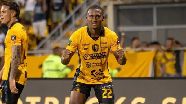 Alajuelense va de nuevo por Hudson. (