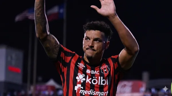 Julio Cascante podría no llegar a Alajuelense por esto.