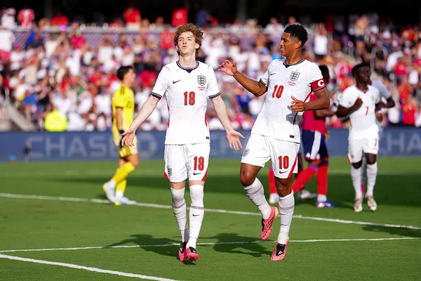 Anthony Gordon le ganó la pulseada a Marcus Rashford (Getty Images).
