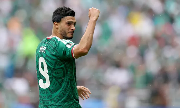 La vida de Raúl Jiménez corrió peligro a raíz de una fractura de cráneo (Getty Images).