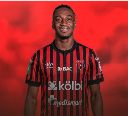 Roan Wilson se acerca a Alajuelense.