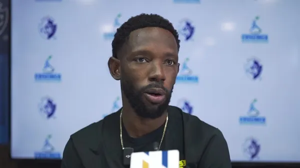 Keysher Fuller se queda entrenando después de las prácticas. (