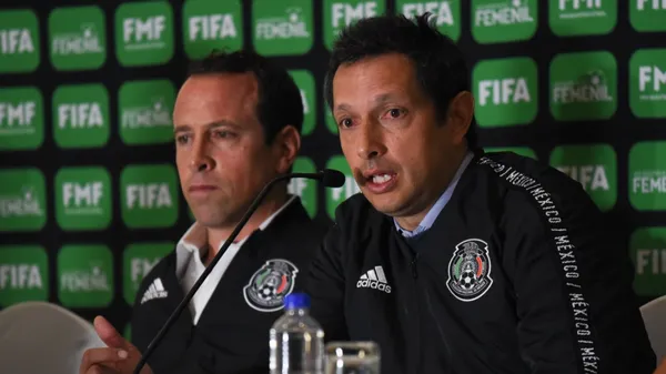 Además de México, Hierro (derecha) tuvo experiencia como directivo en Atlas y Everton de Chile. 