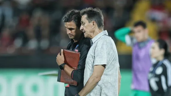 Alexandre Guimaraes fue sondeado por dos equipos ecuatorianos. (