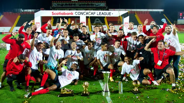 Alajuelense llenó de alegría el corazón de los liguistas en uno de los momentos en que más lo necesitaban. (
