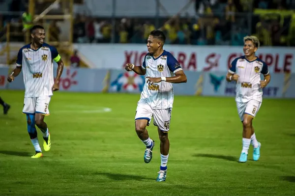 Christian Altamirano era habitual titular en Potros hasta que llegó Reynaldo Tilguath al banquillo de Olancho FC