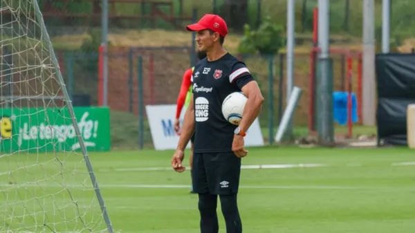 Wardy Alfaro fue el encargado de manejar el entrenamiento. (