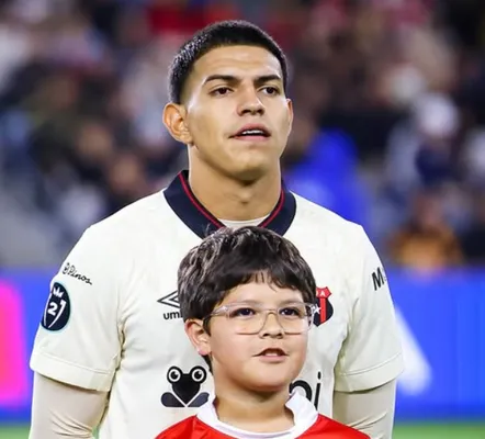 Alejandro Bran fue el mejor jugador del Clásico Nacional (Instagram).