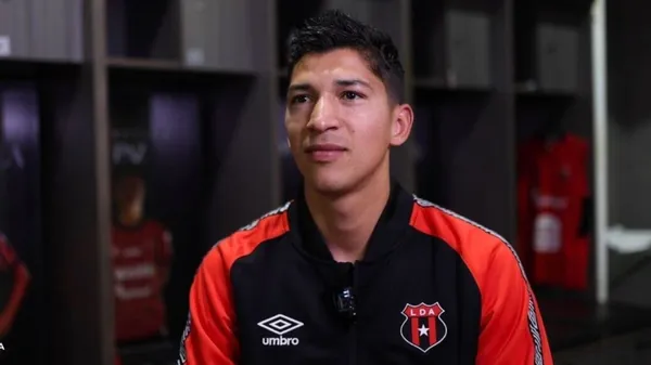 Ángel Zaldívar es de los más criticados en Alajuelense. (