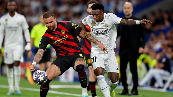 Kyle Walker y Vinícius Jr., en plena disputa de la bola en la ida de las semifinales de 2023, que quedó 1-1. Luego, los ingleses se impusieron 4-0 en la revancha. (