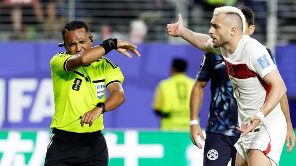 Iván Barton no pudo esquivar las quejas en Turquía vs. Paraguay.