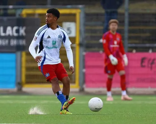 Rueda confirmó que Leonardo Posadas del Hamburgo, ya tiene su pasaporte hondureño y puede ser elegible para la selección de Honduras. (