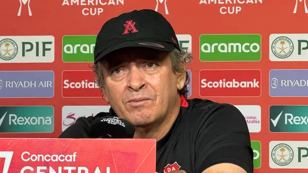 Machillo Ramírez vive una pequeña crisis en Alajuelense. (